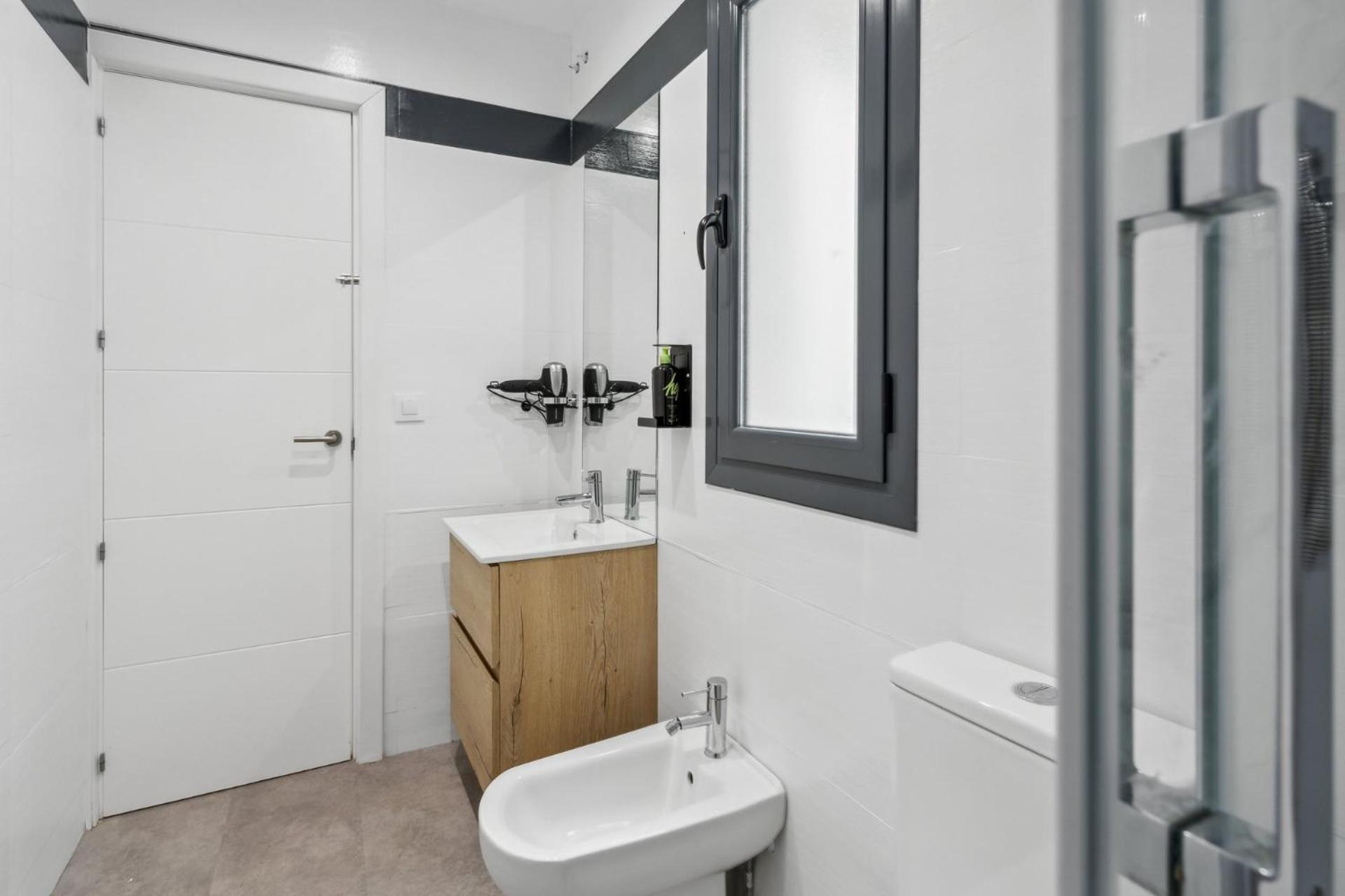 Limehome Madrid Calle De La Paloma Bilik gambar